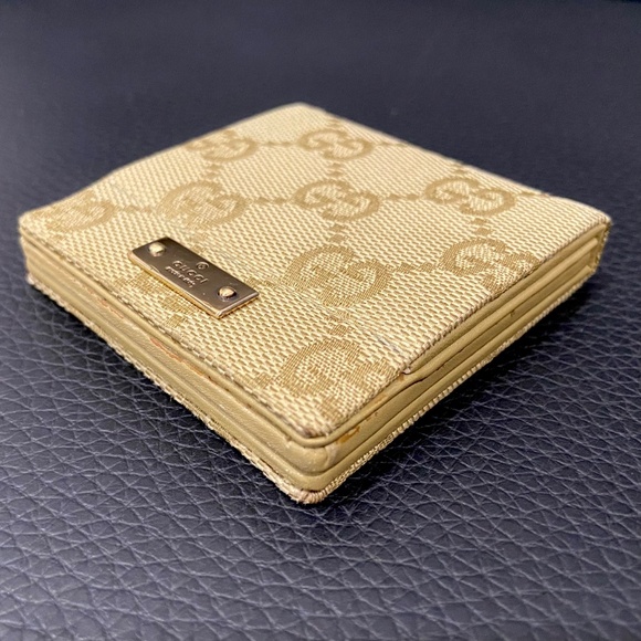 Auth. Gucci Compact Mirror GG Monogram Gold – Rare HTF – Luxury Travel Accessory - Picture 4 of 9